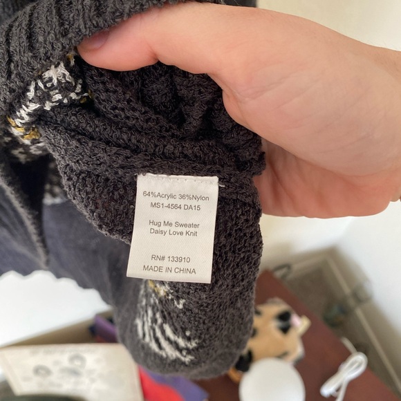 Show Me You MuMu Hug Me Sweater Daisy Love Knit - Picture 5 of 7